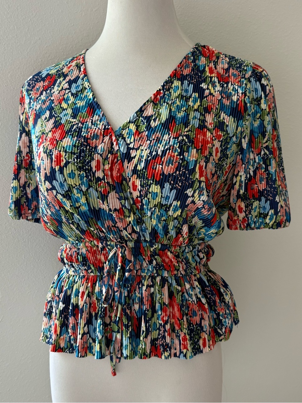 WAYF Floral Pleated V-Neck Peplum Top XS